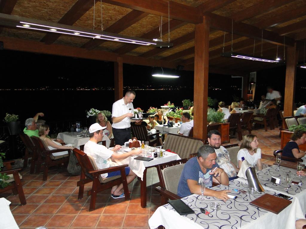 Hotel Anderba Krasići Ngoại thất bức ảnh